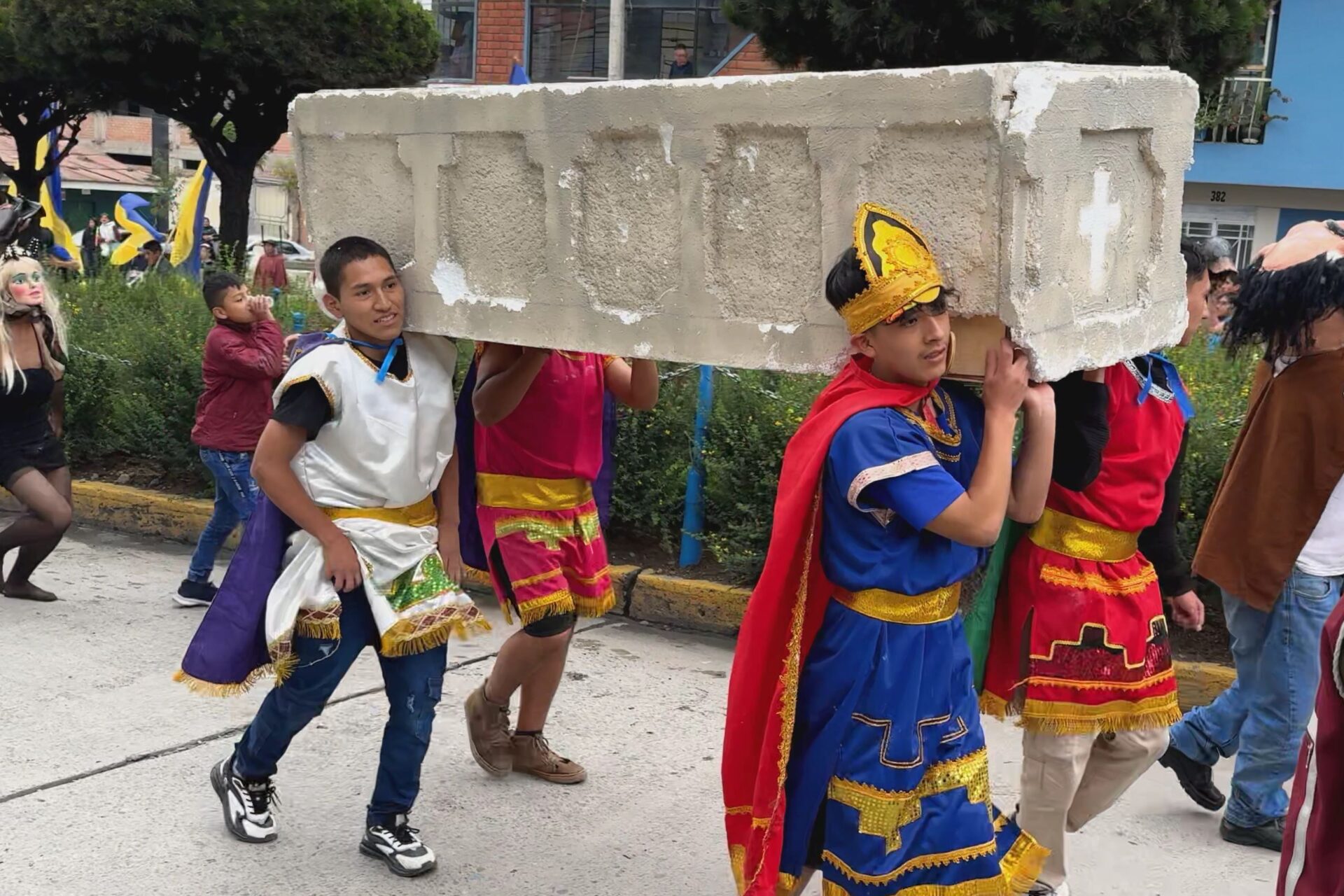 ワラス ペルー カーニバル モモ王の埋葬 ブログ 井上晶 ナンディ・ペルー